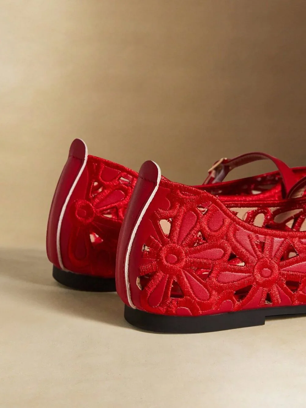 Red Elegant Women's Buckle Design Floral Hollow-Out Flats